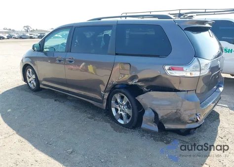 2012 Toyota Sienna Se 8 Passenger z USA, uszkodzony, nr VIN 5TDXK3DC5CS239687